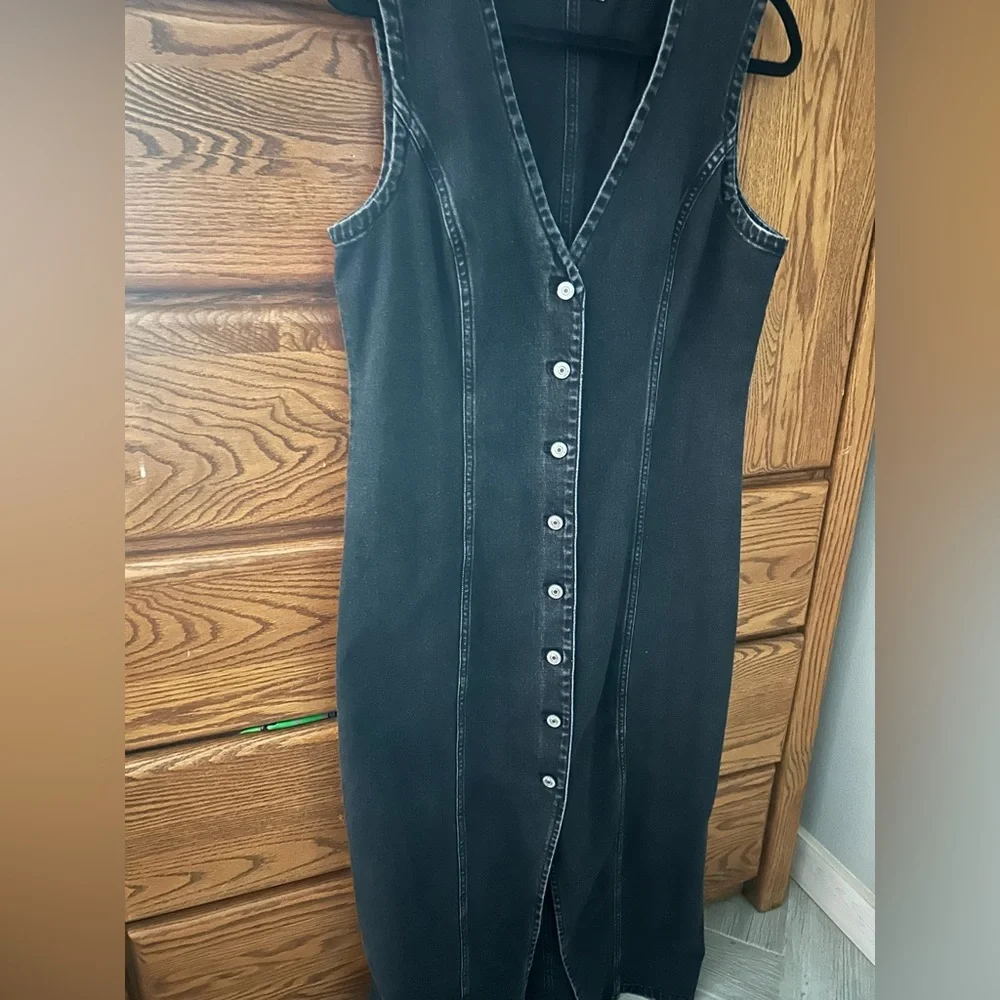 Abercrombie & Fitch Black Button-Front Midi Dress - Picture 2 of 6